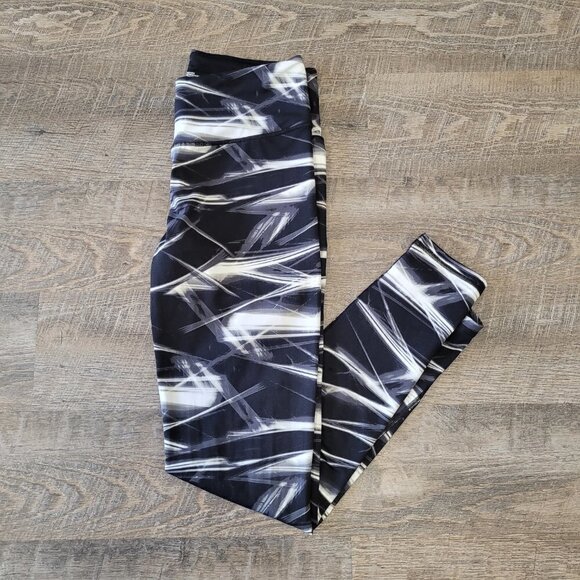 VICTORIA SPORT | Knockout Tight Leggings Patterned | Sz. M - Picture 2 of 6